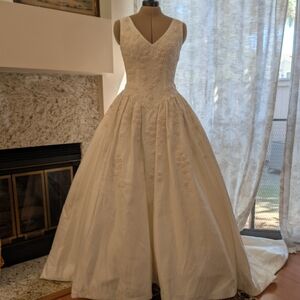 Vintage Ivory V-Neck Beaded Ball Gown Wedding Dress